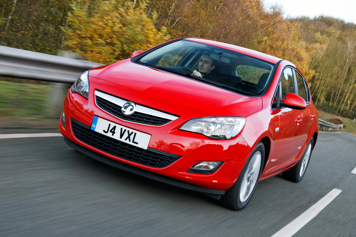 Vauxhall Astra ecoFLEX front three-quarters