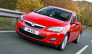 Vauxhall Astra ecoFLEX front three-quarters