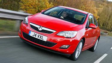 Vauxhall Astra ecoFLEX front three-quarters