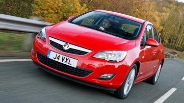 Vauxhall Astra ecoFLEX front three-quarters