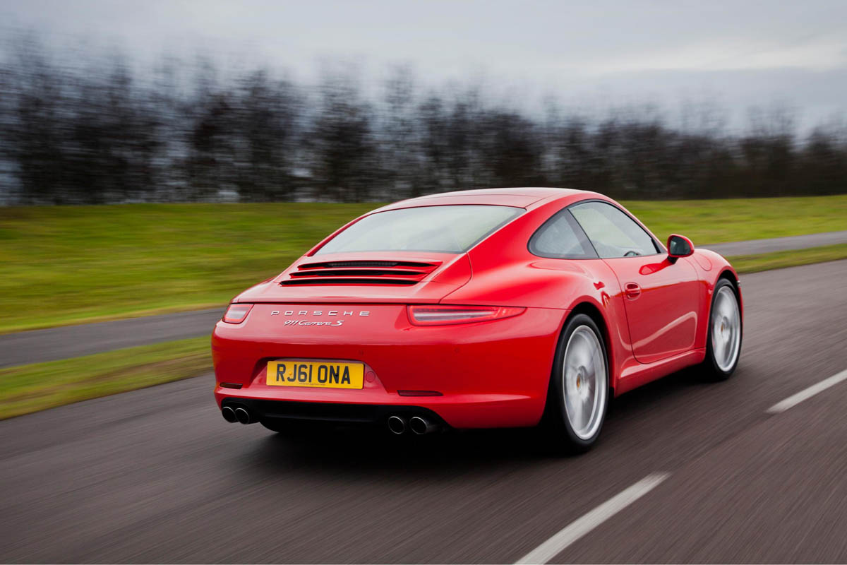 Porsche 911 Carrera S rear tracking