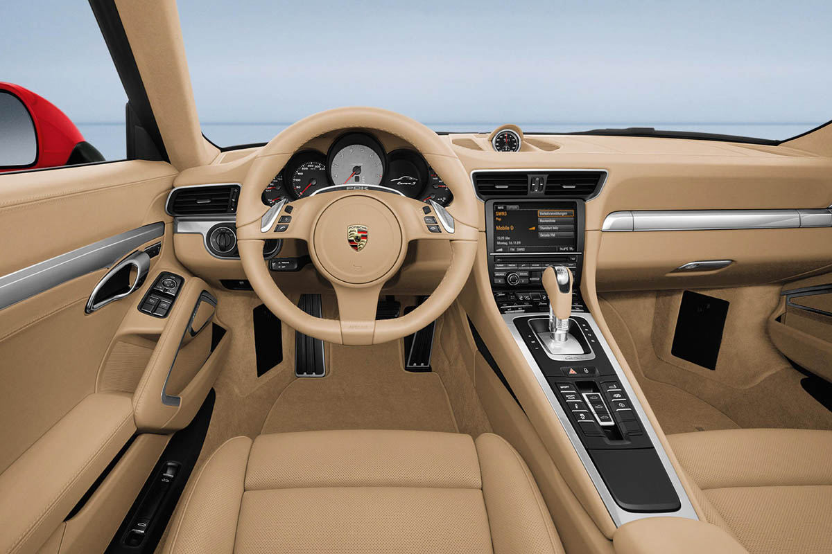 Porsche 911 Carrera S interior