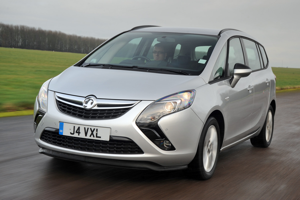 Vauxhall Zafira Tourer front tracking