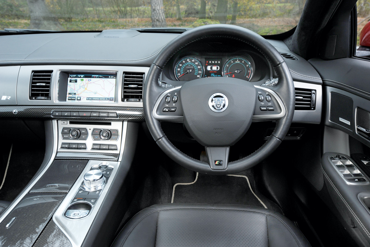 Jaguar XFR dash