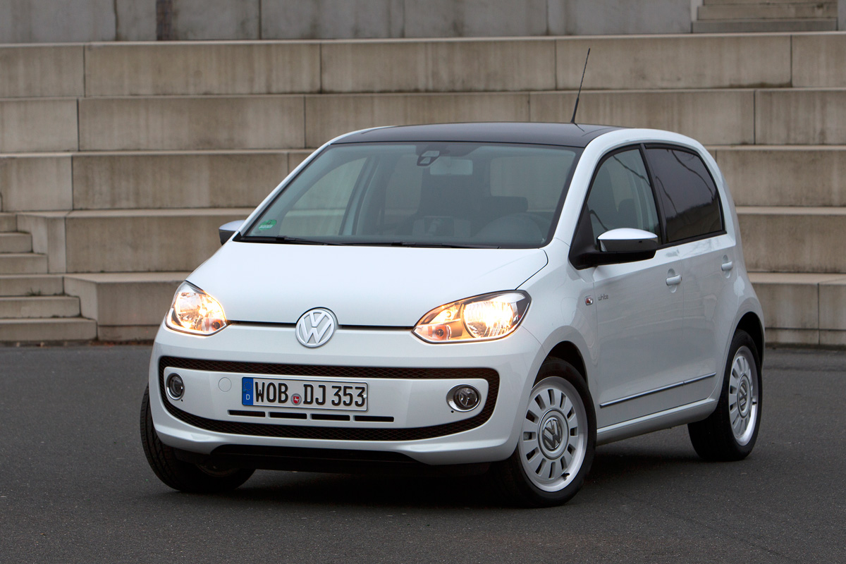 VW up! 5-door front three-quarters