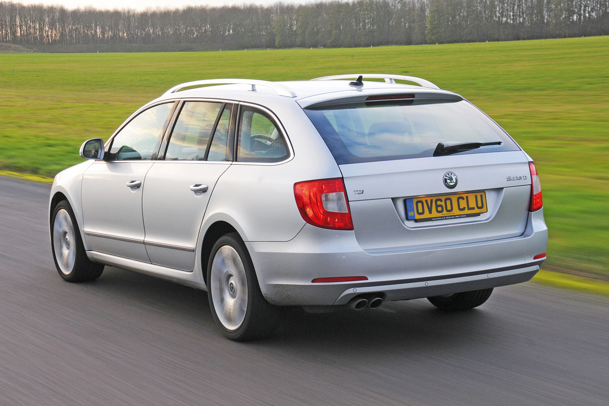 Skoda Superb Estate rear tracking