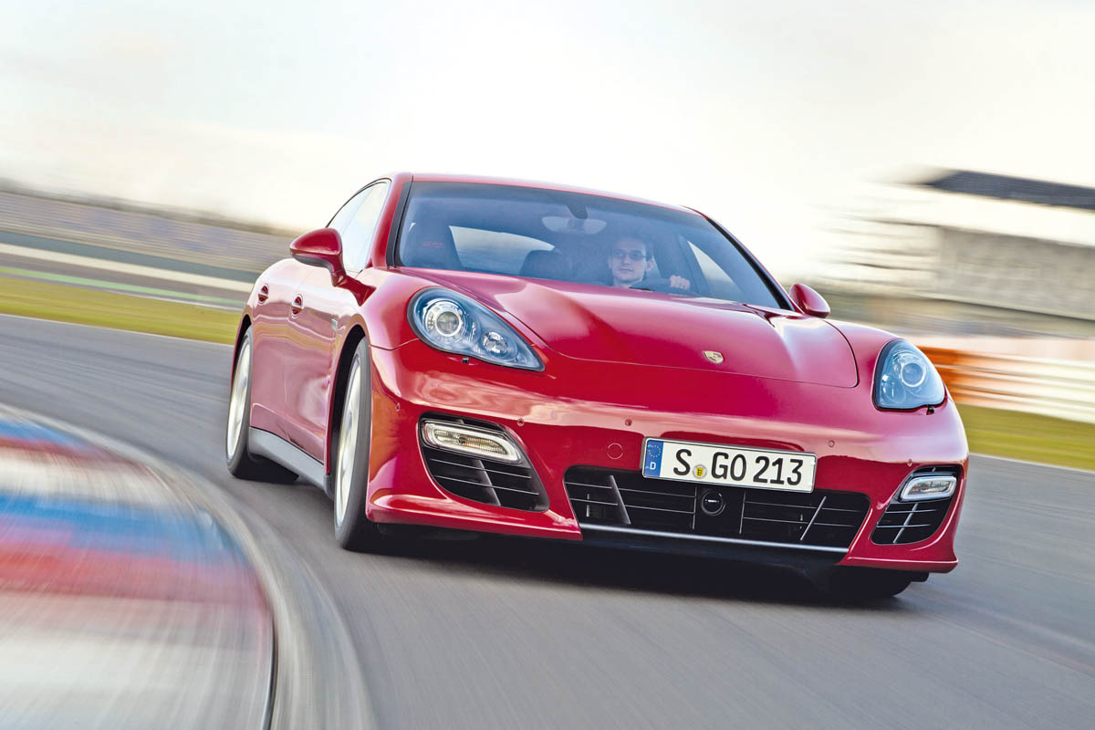 Porsche Panamera GTS cornering
