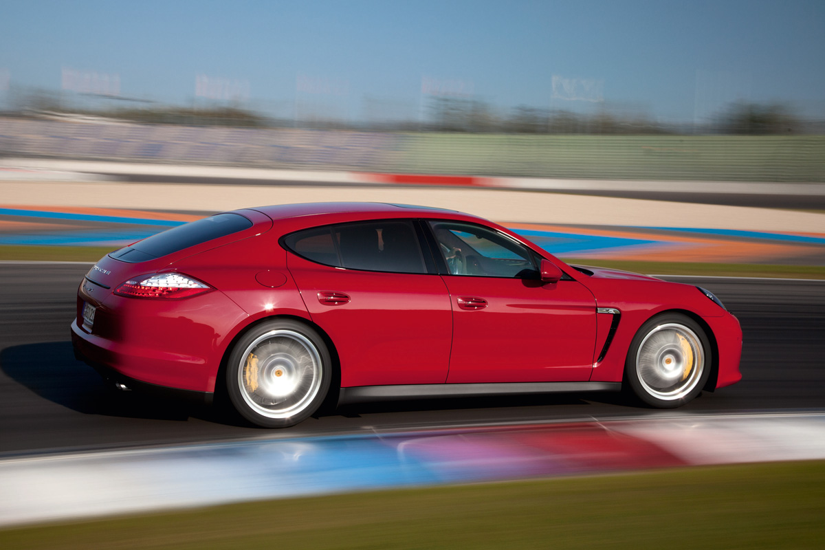 Porsche Panamera GTS  panning