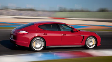 Porsche Panamera GTS panning