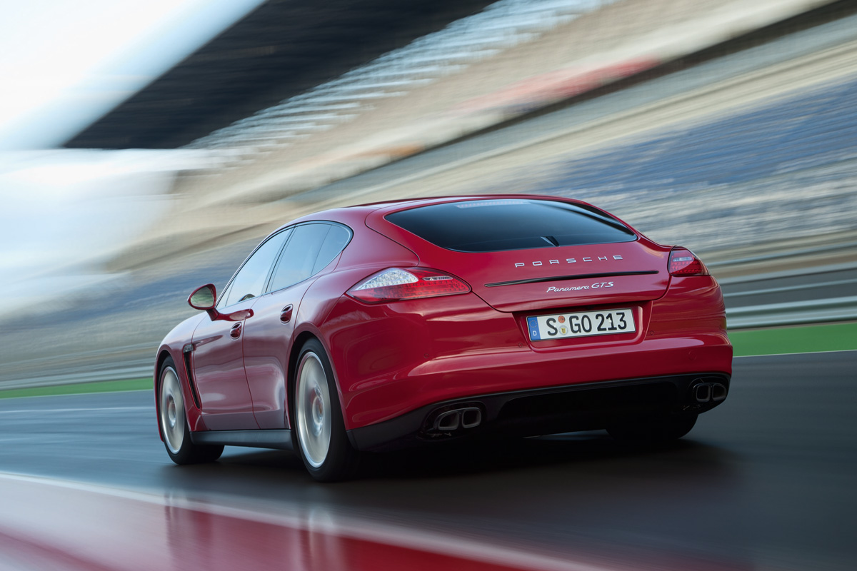 Porsche Panamera GTS rear tracking