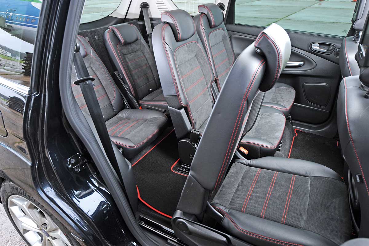 Ford S-MAX 2.0 TDCi Titanium rear seats