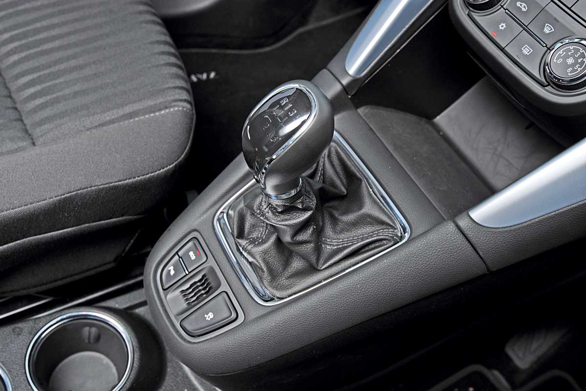 Vauxhall Zafira Tourer 2.0 CDTI gear lever