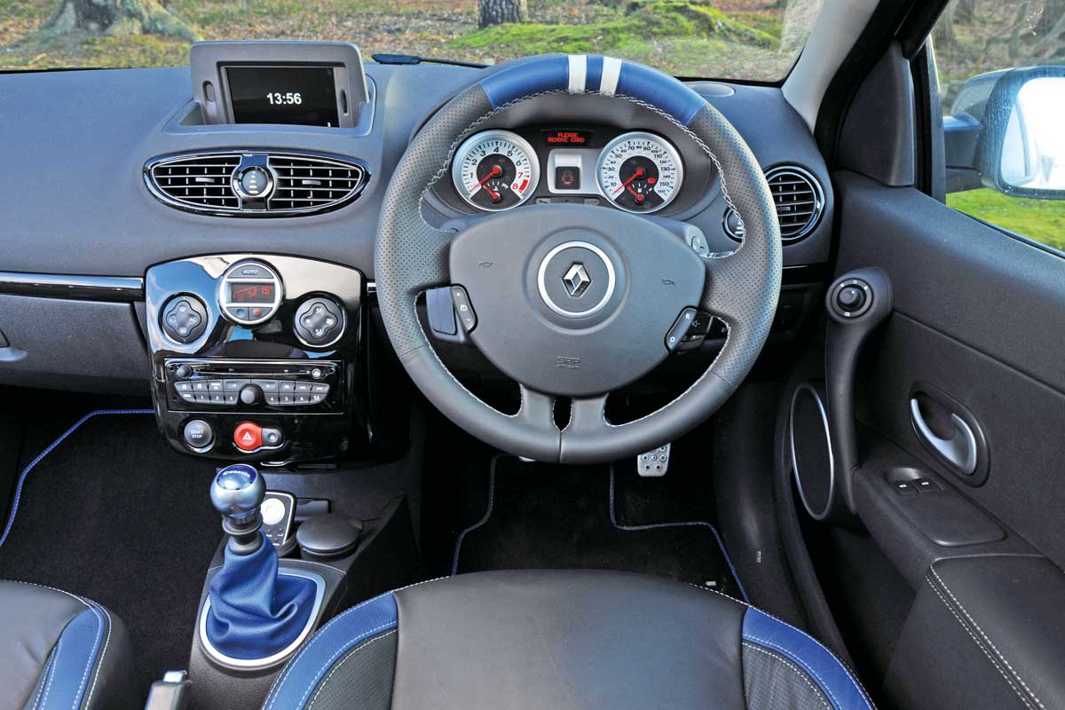 Renault Clio Gordini 128 interior
