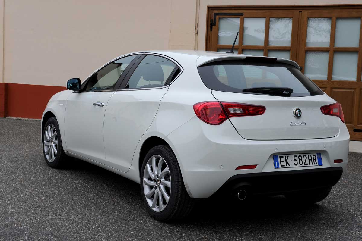 Alfa Romeo Giulietta rear three-quarters