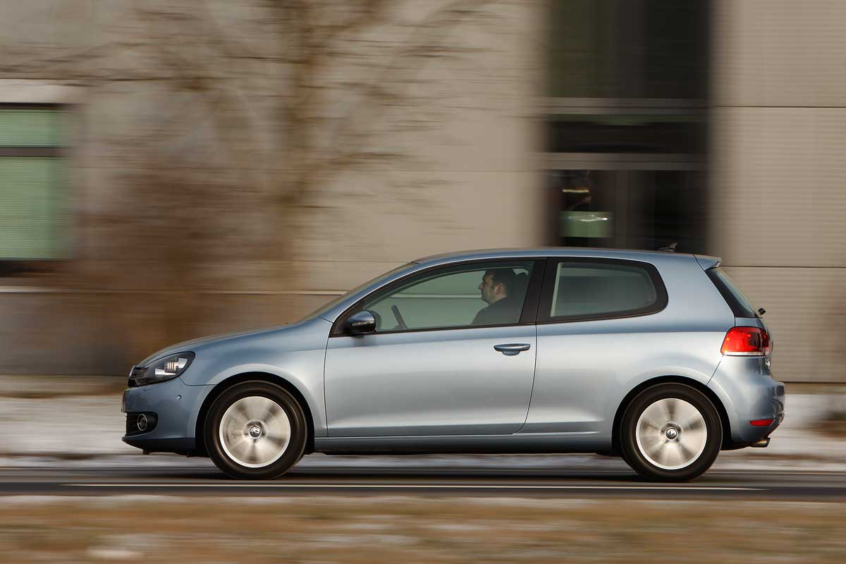 VW Golf Plug-in Hybrid panning