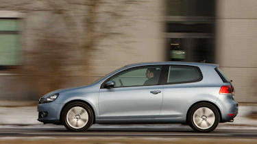 VW Golf Plug-in Hybrid panning