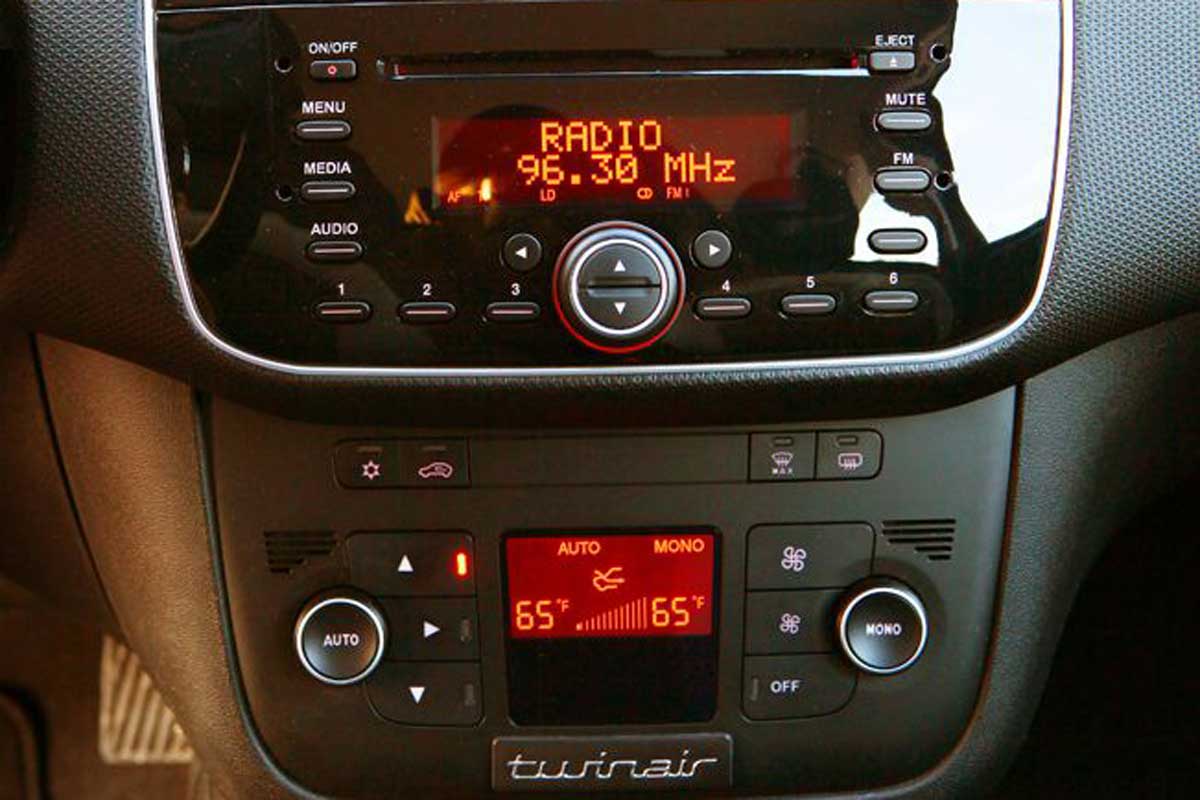 Fiat Punto TwinAir centre console