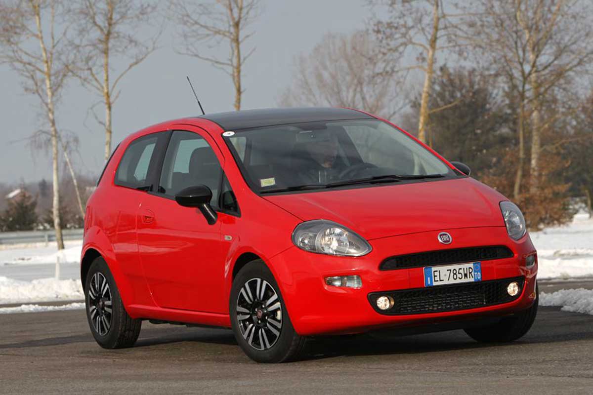 Fiat Punto TwinAir front cornering