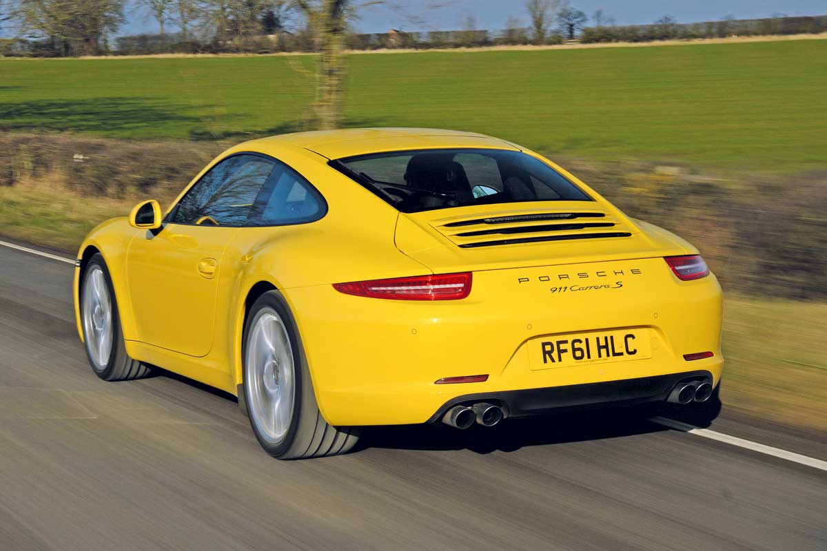 Porsche 911 Carrera S rear tracking