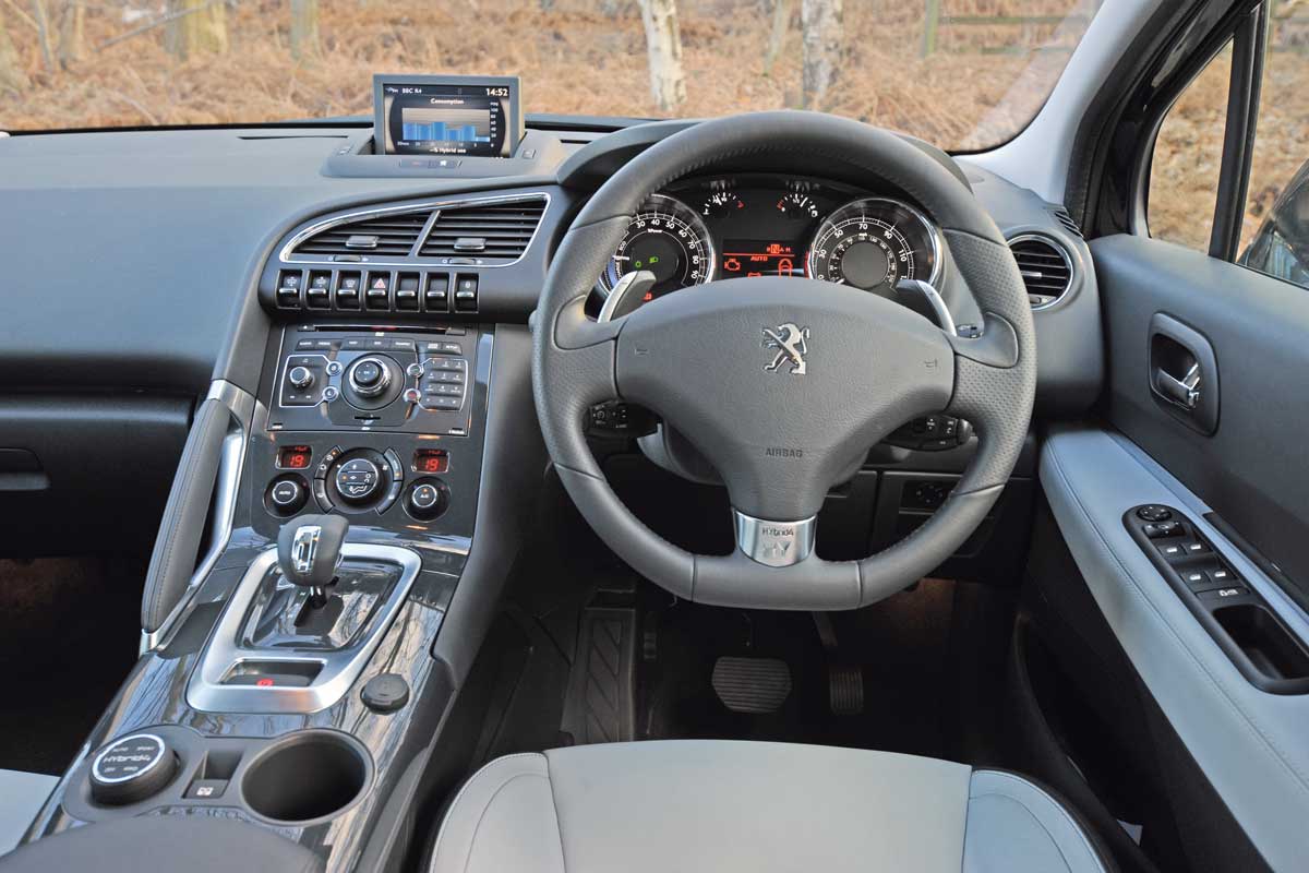 Peugeot 3008 HYbrid4 interior