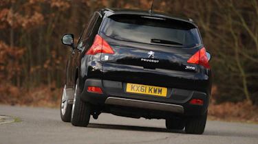 Peugeot 3008 HYbrid4 rear cornering