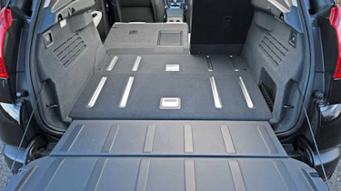Peugeot 3008 HYbrid4 boot