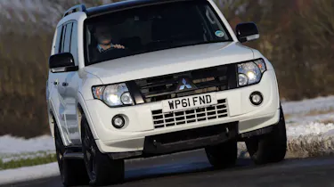 Mitsubishi Shogun Black Edition front cornering