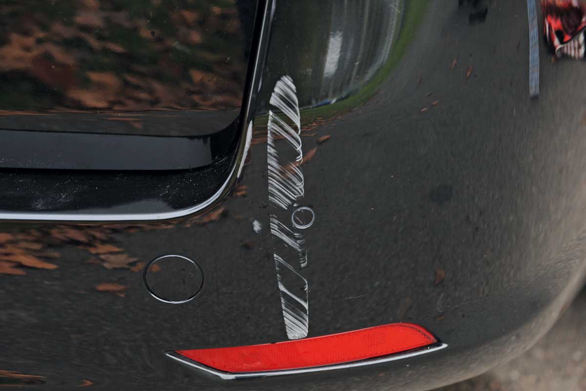 Peugeot 508 SW bumper scratch