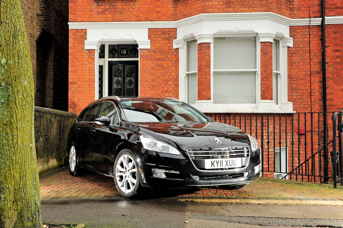 Peugeot 508 SW front three-quarters