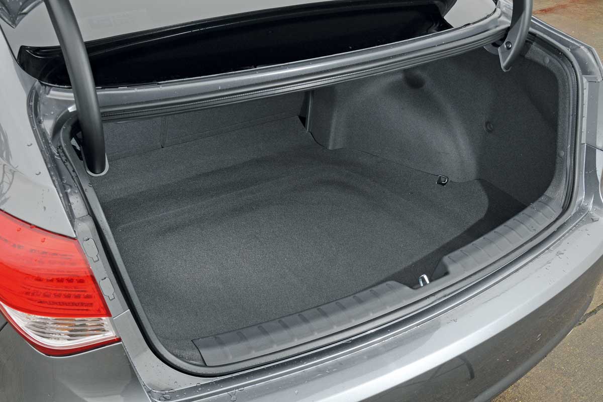Hyundai i40 saloon boot