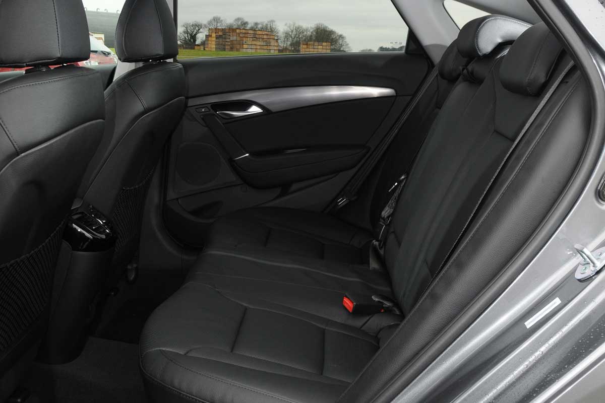 Hyundai i40 saloon rear seats