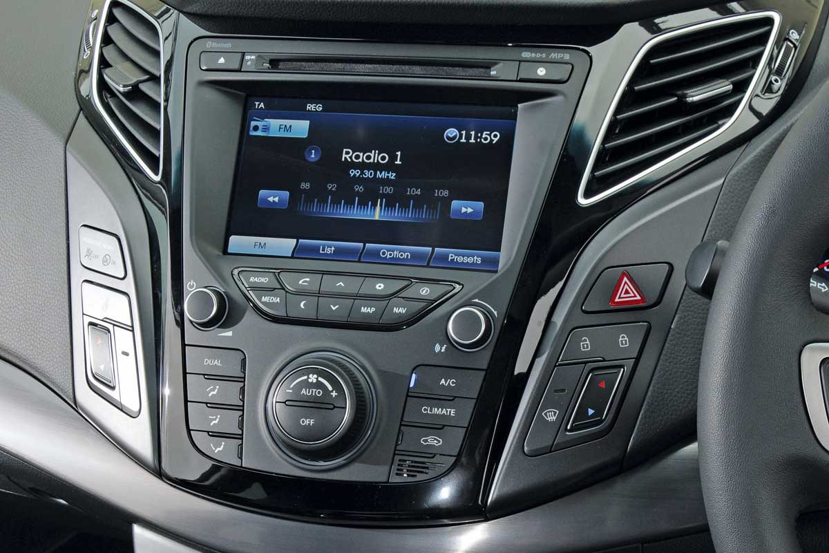 Hyundai i40 saloon centre console