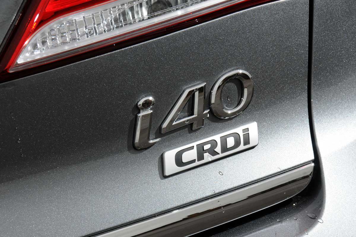 Hyundai i40 saloon badge