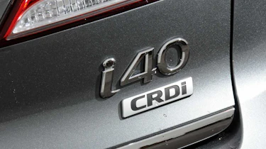 Hyundai i40 saloon badge