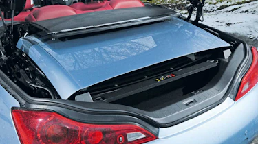 Infiniti G37 Convertible roof