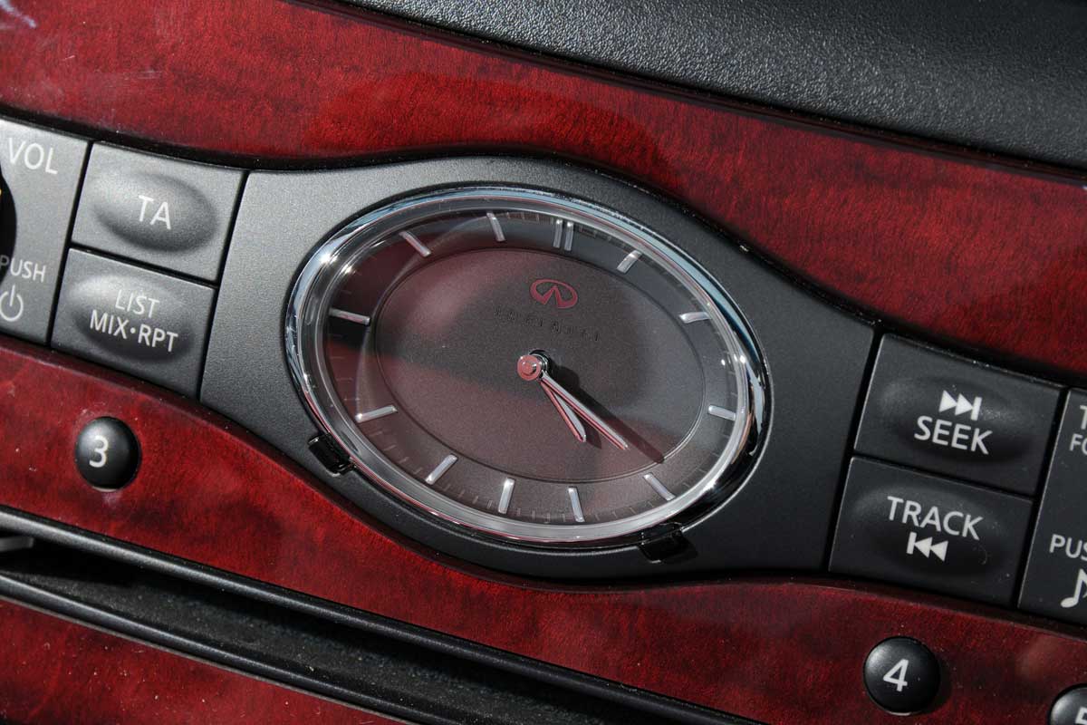 Infiniti G37 Convertible clock