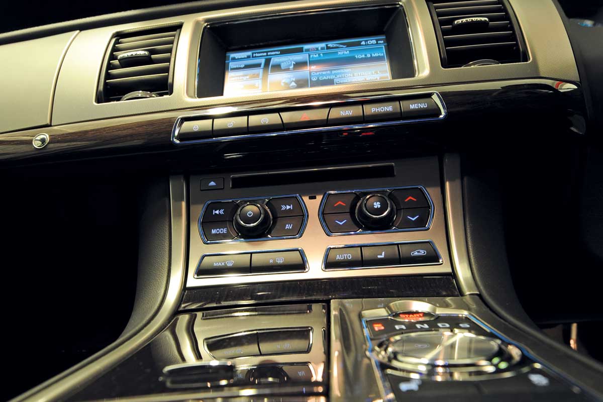 Jaguar XF centre console