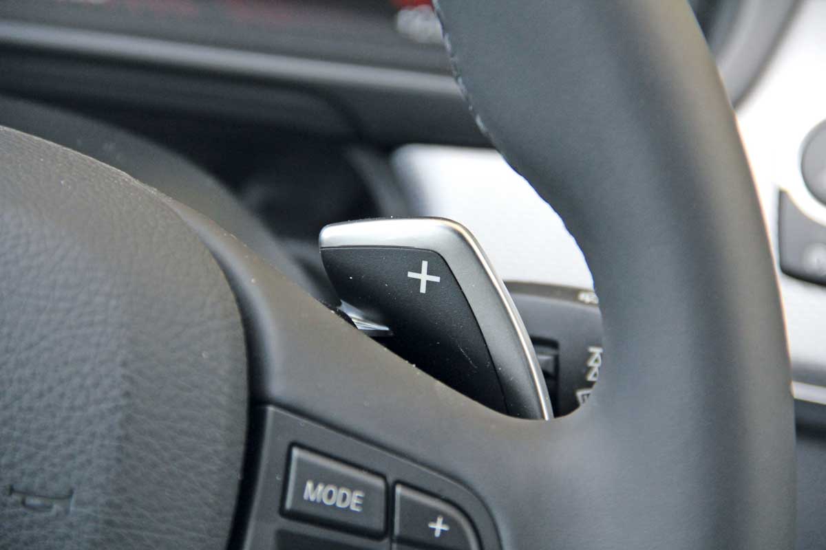 BMW M550d xDrive paddles