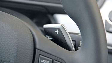 BMW M550d xDrive paddles