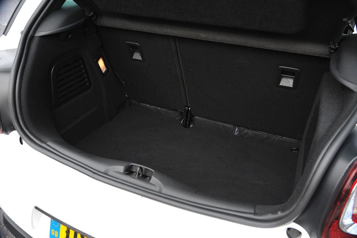 Citroen DS3 Ultra Prestige boot