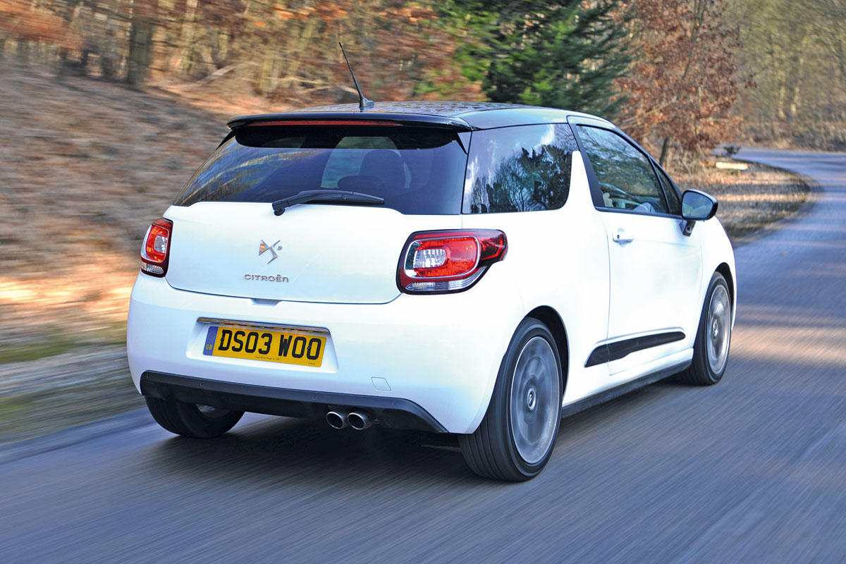Citroen DS3 Ultra Prestige rear tracking