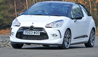 Citroen DS3 Ultra Prestige front cornering