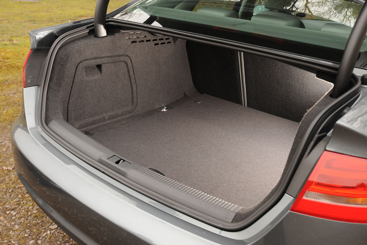 Audi A4 2.0 TDI boot