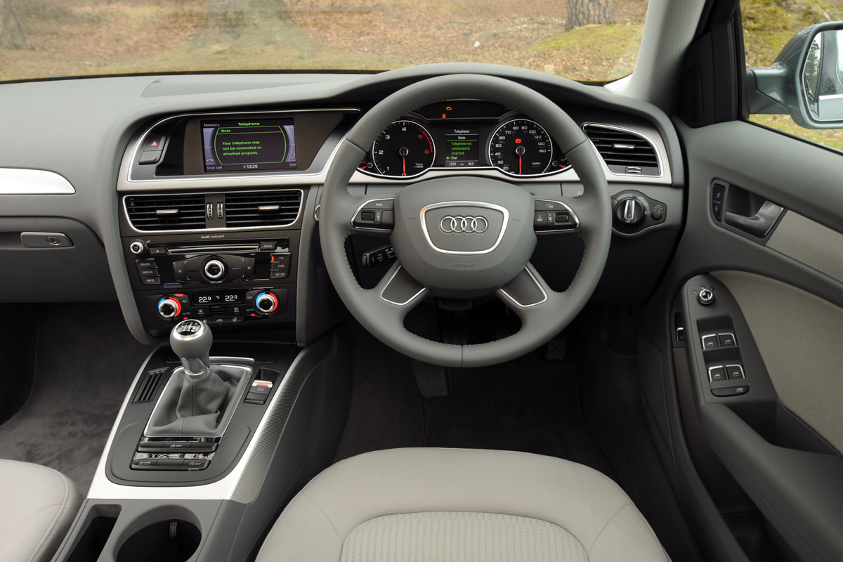 Audi A4 2.0 TDI dash