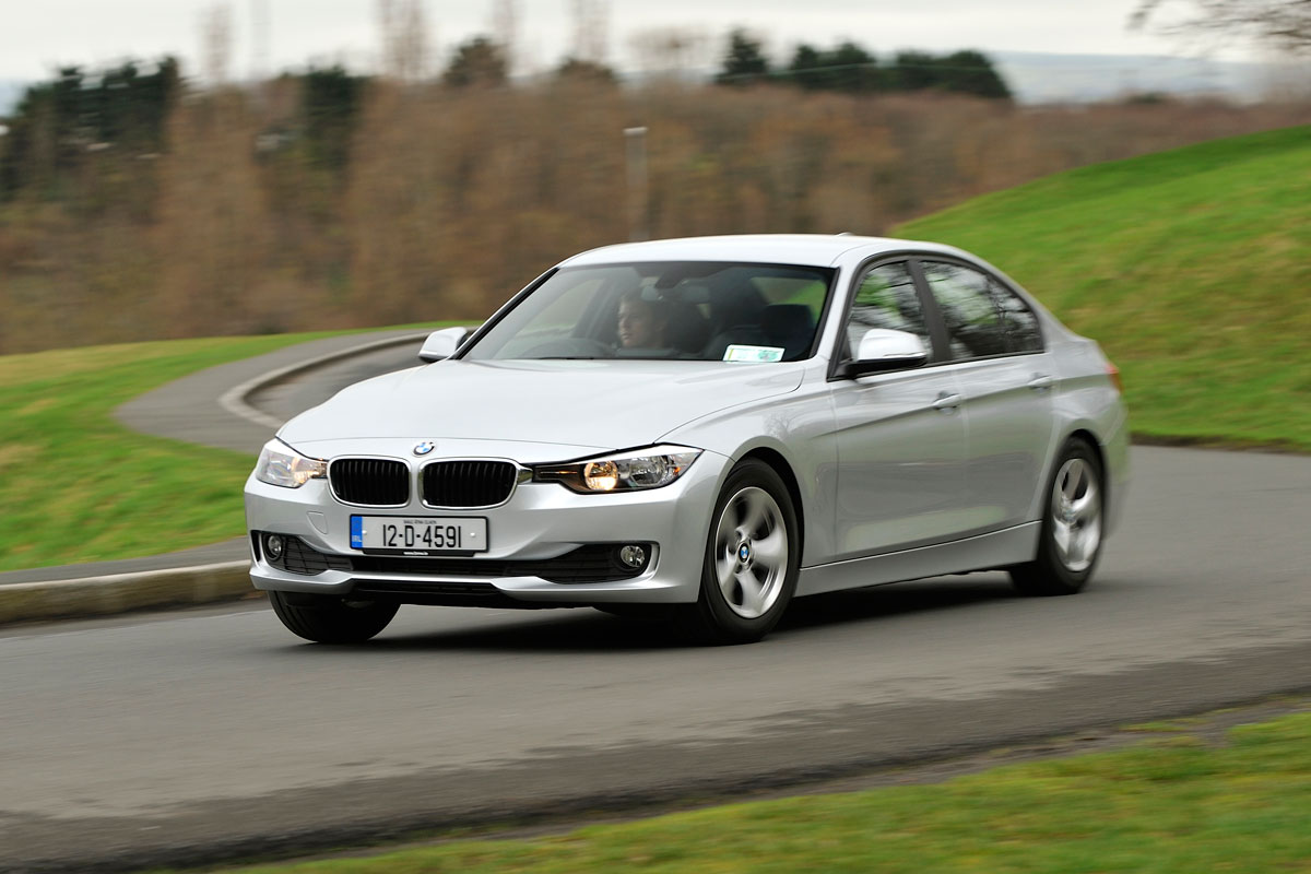 BMW 320d EfficientDynamics front cornering