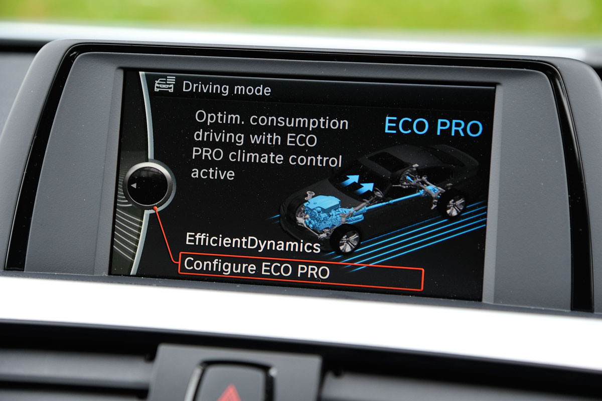 BMW 320d EfficientDynamics display