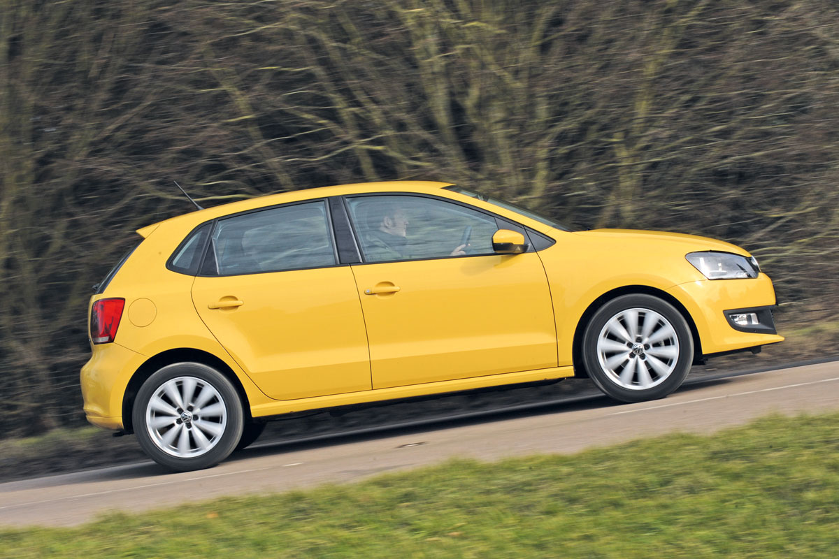 VW Polo panning