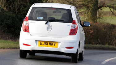 Hyundai i10 1.2 Style rear cornering