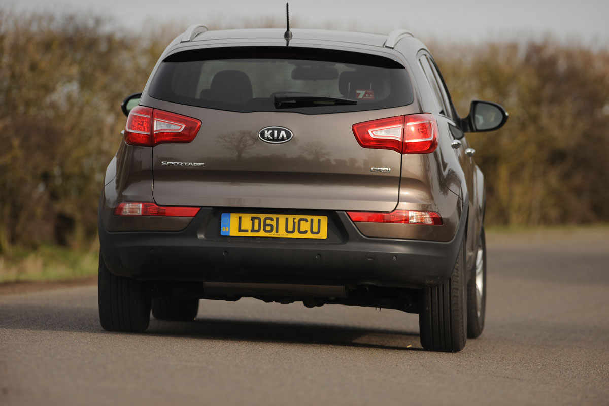Kia Sportage 2.0 CRDi KX-3 rear cornering