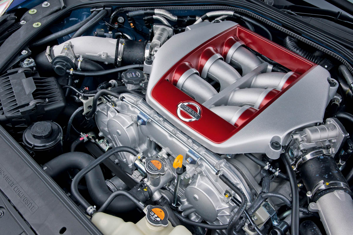 Nissan Juke-R vs GT-R engine